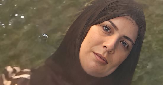 جريمة بشعة فى قرية الكوم الأخضر بالمنوفية.. عامل يقتل زوجته بسبب خلافات أسرية.. المتهم: "قالت لى أنت مش راجل فطعنتها بسلاح أبيض".. ويؤكد: "مكنش قصدى أقتلها كنت عايز أخوفها بس".. والنيابة تأمر بحبسه 4 أيام