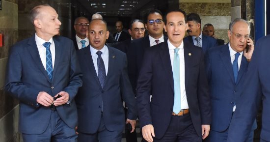 محمد عوض يتفقد فرع الهيئة العامة للاستثمار والمناطق الحرة بمدينة نصر