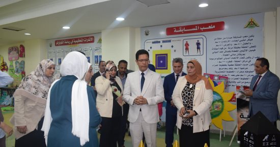 رئيس جامعة بنها يفتتح مشروع تخرج الدفعة الـ32 لطلاب التربية النوعية.. صور