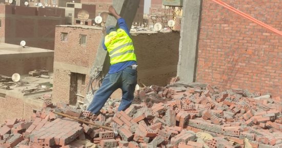 إزالة أعمال بناء مخالف خلال حملات مكثفة بقطاع أرض اللواء بحى العجوزة.. صور