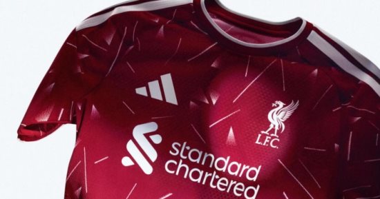 فى غياب محمد صلاح.. ليفربول يكشف عن قميصه الجديد فى الموسم المقبل