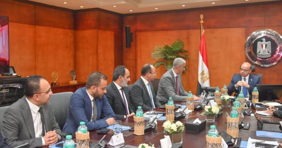 وزير الاستثمار يبحث مع قيادات ڤودافون تسريع التحول الرقمى لتعزيز تنافسية الاستثمار والتجارة