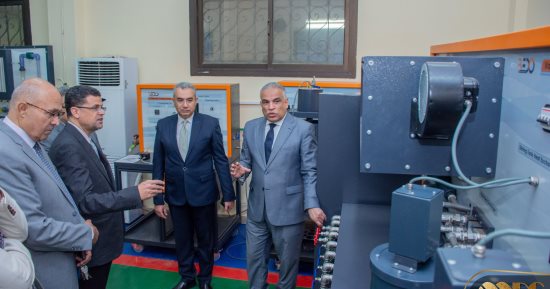 رئيس جامعة طنطا يتفقد المعامل التخصصية بكلية الهندسة