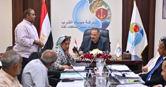 رئيس مياه القناة يستعرض الموقف التنفيذي للمشروعات ومؤشرات جودة المياه
