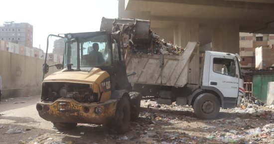 رفع 1140 طن قمامة بتجمعات بترعة الزمر والمنيب فى الجيزة.. صور