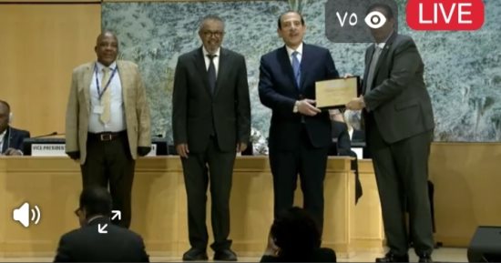 الصحة العالمية تمنح جائزة نيلسون مانديلا للدكتور عمرو قنديل نائب وزير الصحة
