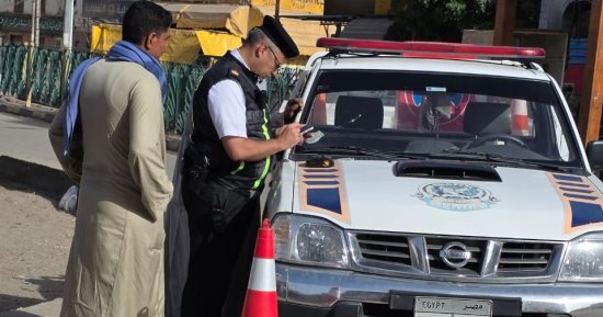 «المرور» ينظم مواعيد حركة سيارات النقل الثقيل داخل شوارع مدينة إدفو