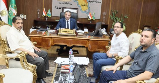 محافظ المنوفية يناقش مستجدات المشروعات الجارى تنفيذها ودفع معدلات الأداء