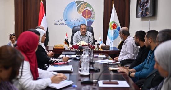 رئيس مياه القناة يناقش خطط الإحلال والتجديد لمياه الشرب والصرف الصحي