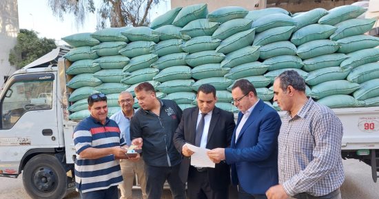 ضبط 11 طن دقيق بلدى مدعم بالوراق قبل تهريبها للسوق السوداء
