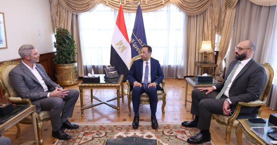 وزارة الاتصالات تبحث مع أمازون التوسع في استثمارات التكنولوجيا والذكاء الاصطناعي