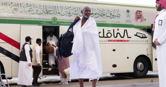 الشؤون الإسلامية تعلن اكتمال وصول 1000 حاج وحاجة من أسر إعادة الأمل من السودان