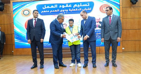 وزير العمل: تراجع البطالة إلى 6% بفضل المشروعات القومية 