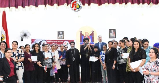 أسقفية الخدمات عضو التحالف الوطنى تحتفل بتسليم شهادات محو الأمية فى أسيوط