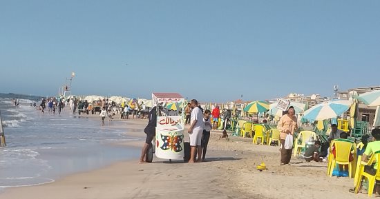 قبل زحمة العيد.. إقبال كثيف على شواطئ رأس البر المجانية.. فيديو
