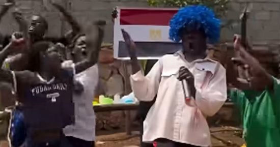 فيديو يهز السوشيال.. أطفال أفريقيا يدعمون الفراعنة على طريقتهم الخاصة