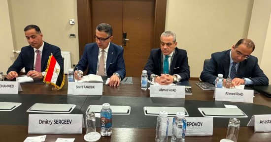 وزير التموين يبحث مع الجانب الروسى إبرام عقود توريد طويلة الأجل لشحنات القمح