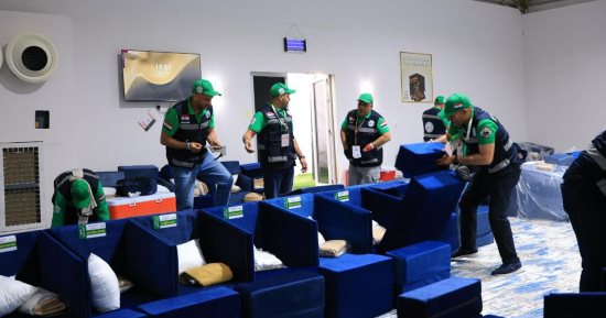 بعثة حج وزارة التضامن تتسلم مخيمات حجاج الجمعيات الأهلية فى عرفات ومنى.. الانتهاء من تركيب الملصقات التعريفية لتيسير وصول الحجاج إلى مواقعهم بسهولة.. غرفة عمليات على مدار الساعة للاطمئنان على توفير الخدمات