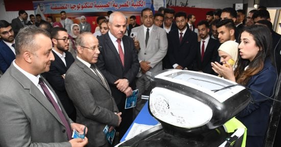 رئيس جامعة القناة يتفقد مشروع روبوت المرور الذكى.. تفاصيل