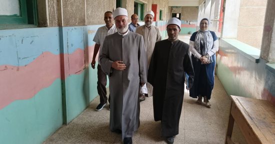 رئيس منطقة سوهاج الأزهرية يتابع أعمال تصحيح امتحانات الشهادتين الابتدائية والإعدادية