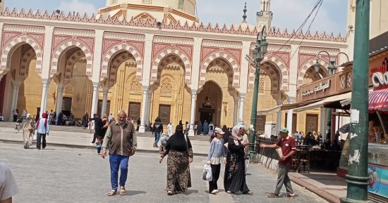 ساحة المسجد الأحمدى بطنطا تستعد لاستقبال الآلاف فى صلاة عيد الأضحى