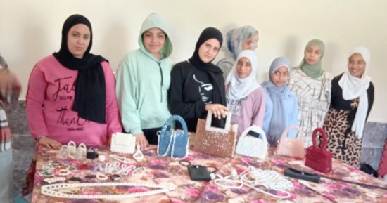 فتح آفاق جديدة أمام السيدات والفتيات لتمكينهن اقتصاديا بكفر الشيخ بدعم المجلس القومى للمرأة ومديرية الشباب.. ويؤكدن: تعلمنا مهنا يدوية متعددة بالورش والدورات التدريبية.. وشاركنا بمشروعات تدر دخلا لأسرنا.. صور