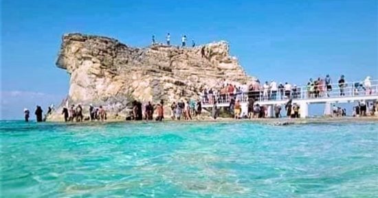 خريطة إجازة العيد على شواطئ مطروح.. الكورنيش وجهة حضارية أولى.. ومتنزه لـ«التمشية» بأجواء الشاطئية.. ومزار كليوباترا وشاطئ روميل وعجيبة أهم المقاصد.. قرية بدوية وكهوف الملح ومتحف للآثار تميزها بطابع فريد
