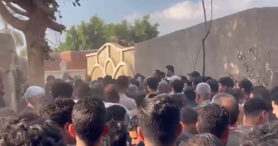 تشييع جثمان ربة منزل لقيت مصرعها على يد زوجها بطوخ وانهيار الأسرة.. صور
