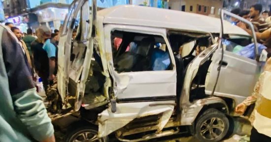 إصابة 9 أشخاص في حادث اصطدام سيارة نقل بعدد من السيارات في مطروح.. صور
