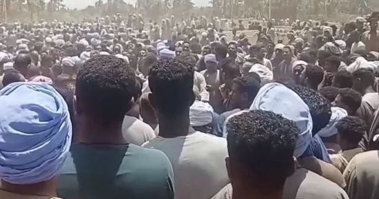 أهالى مدينة إسنا يودعون 4 رجال أعضاء لجنة مصالحات من قرية باويل
