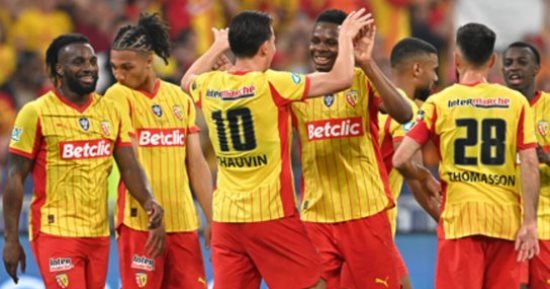 لانس يهزم نيس 3 - 1 ويتوج بكأس فرنسا للمرة الأولى في غياب عبد المنعم