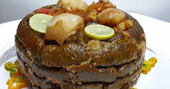 طريقة عمل طاجن ورق العنب بالكوارع.. أساسية بعد الفتة فى العيد