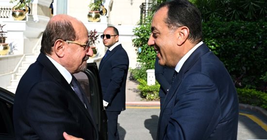 رئيس الوزراء يلتقي نظيره اليمني
