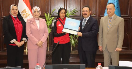 مجلس جامعة الإسكندرية يكرّم أبطال كلية علوم الرياضة الحاصلين على بطولات دولية