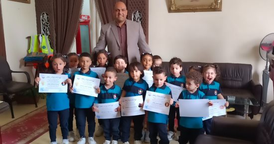 أطفال بكفرالشيخ يتبنون مبادرة لترشيد الكهرباء ورئيس مدينة دسوق يكرمهم.. صور