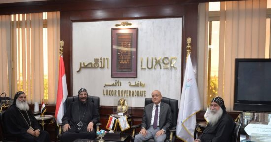محافظ الأقصر يستقبل وفدا من دير ماري جرجس بالرزيقات للتهنئة بعيد الأضحى.. صور