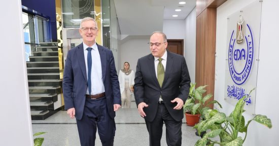 رئيس هيئة الدواء يستقبل سفير أيرلندا لبحث تعزيز التعاون والاستثمار الدوائي