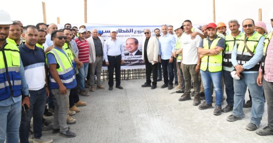 وزير النقل يتفقد مواقع العمل بالخط الأول للقطار الكهربائي السريع.. صور