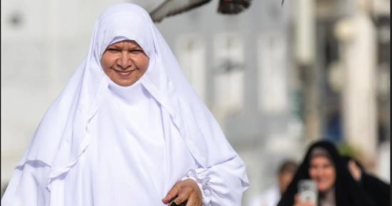 دموع على عتبات الكعبة وحمام الحمى يودع ضيوف الرحمن قبل الوقفة الكبرى