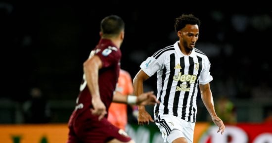 يوفنتوس يتعادل مع تورينو 2-2 في ديربي مشتعل بأحداث شغب في ختام الكالتشيو