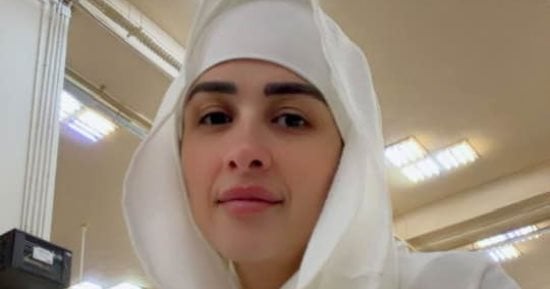 ياسمين عبد العزيز تؤدى مناسك الحج.. صورة