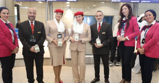 مطار القاهرة الدولي يحتفل بعيد الأضحي مع الركاب بصالات السفر والوصول