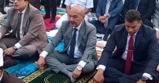 محافظ السويس يؤدي صلاة العيد بساحة الخالدين وسط المواطنين والقيادات التنفيذية
