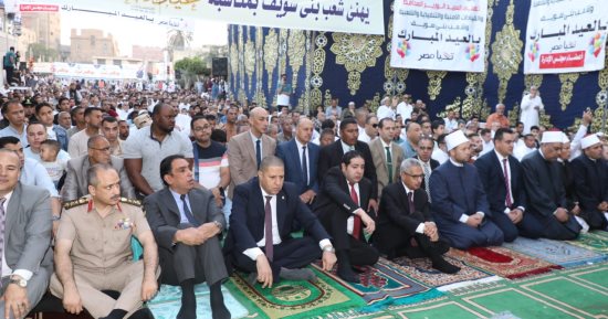أجواء احتفالية في بني سويف خلال صلاة عيد الأضحى بساحة عمر بن عبد العزيز