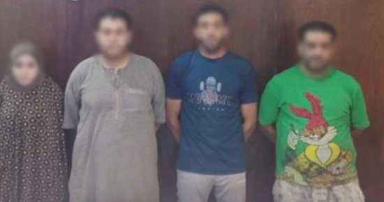 سقوط عصابة الـ 7 كروت.. سيدة و3 مسجلين خطر يسرقون فيزا المواطنين بالنشل