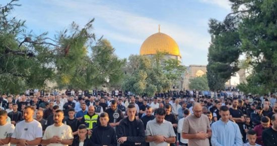 140 ألف مصلٍ يؤدون صلاة عيد الأضحى بالمسجد الأقصى.. صور 