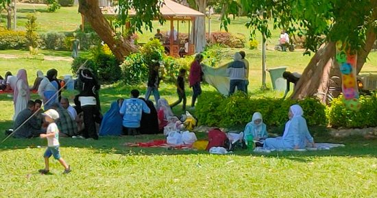حدائق القناطر الخيرية تستقبل المواطنين ثانى أيام عيد الأضحى المبارك