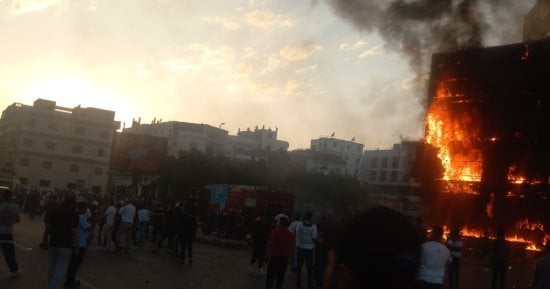 السيطرة على حريق بواجهة أحد المطاعم بالعبور.. والمحافظ: لا إصابات خطيرة