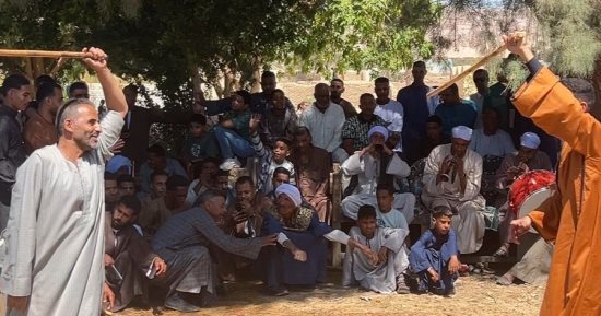 ثانى أيام العيد.. أهالي بقنا يتجمعون على الذكر والمديح.. فيديو