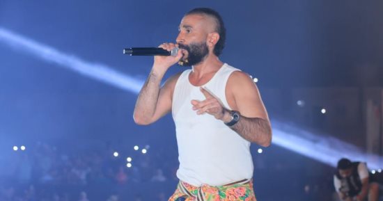 بنيو لوك مختلف.. أحمد سعد يتألق في حفل العيد بالغردقة (صور)